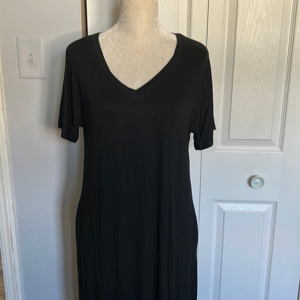 Black V-neck Maxi Dress - Picture 2 of 10